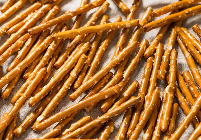 7 Worst Foods to Eat When You Have a Sore Throat, According to Health Experts