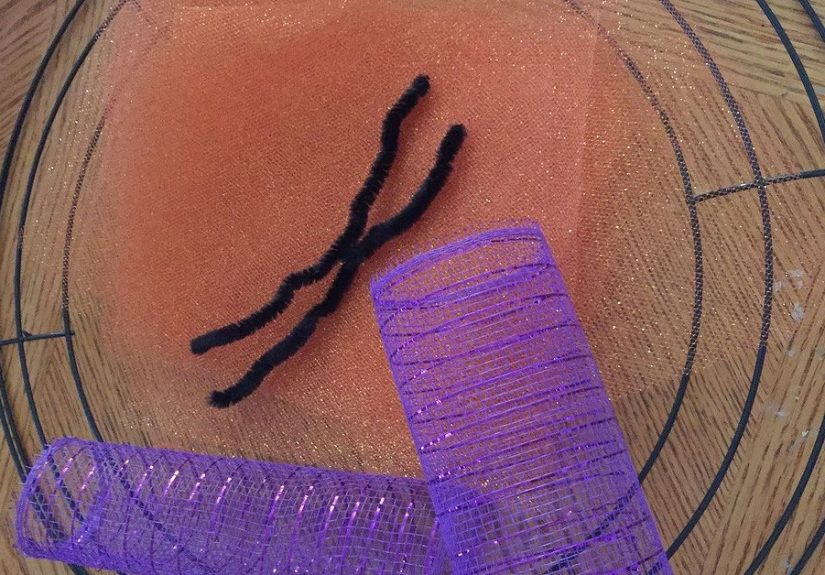 How to Make a DIY Halloween Wreath With Mesh & Spiders