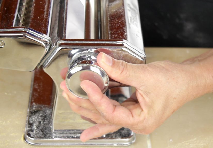 How to Use a Pasta Machine: 11 Steps