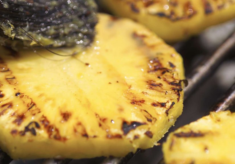 Pineapple Rum Flambé: A Tropical Delight with a Fiery Twist