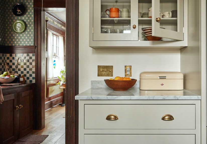 Remodelista Reconnaissance: Appealing Switch-Plate Covers and Outlets in a Redone Kitchen