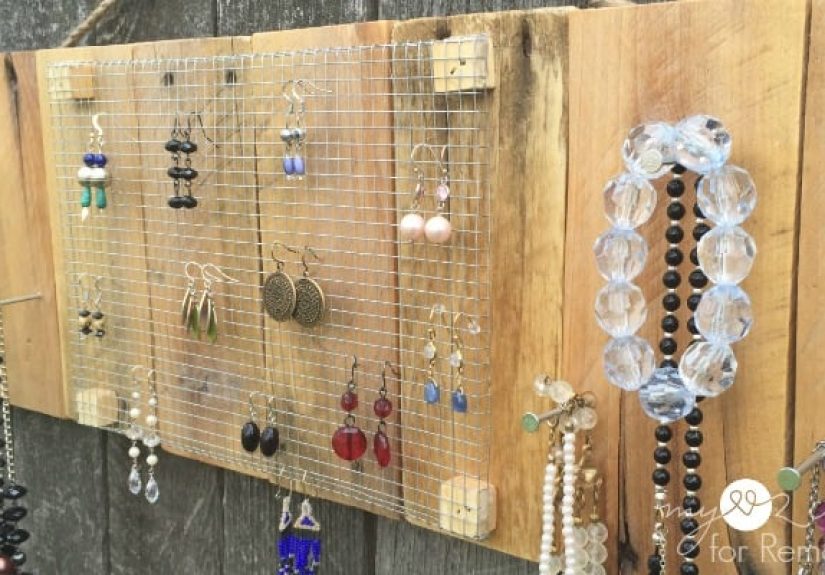 Rustic Pallet Jewelry Holder