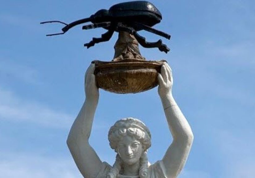10 Weird And Wonderful Animal Monuments