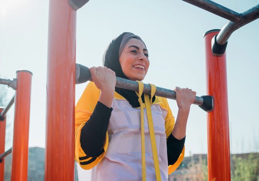 Assisted Pullups: Benefits and 8 Exercises to Try