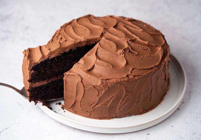 Classic and Easy Chocolate Cake Recipe