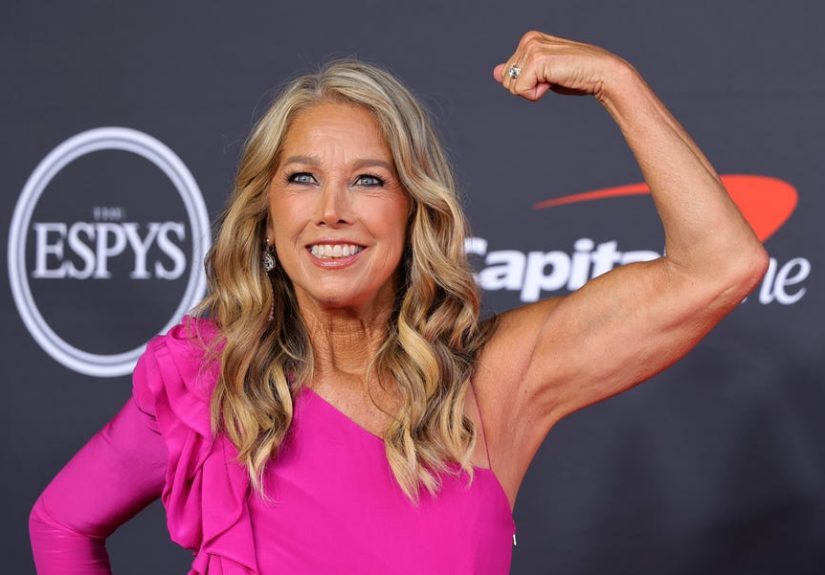 Denise Austin Demonstrates "Great" Move for Toning Abs and Legs