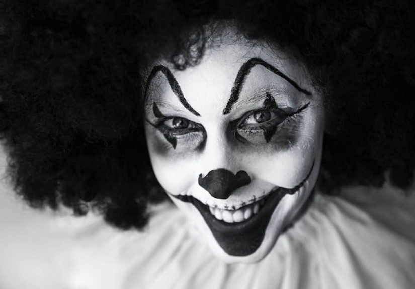 How Does Mass Hysteria Happen? - Toptenz.net