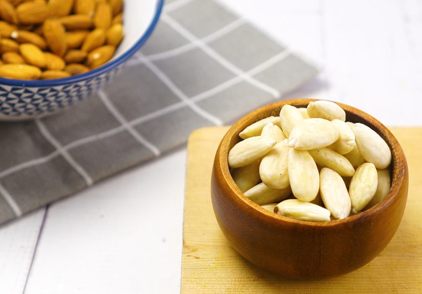 How to Blanch Almonds: 8 Steps