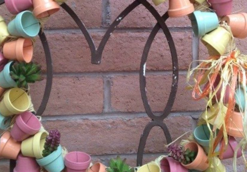 How to Make a Mini Terra Cotta Pot Wreath