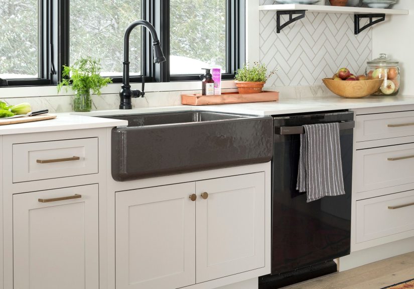 11 Things You Should Never Store Under the Kitchen Sink