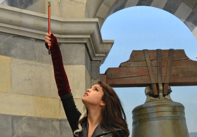 40 Brunette Halloween Costumes for Dark-Haired Women 2025