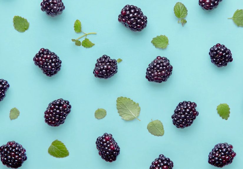 Disadvantages of Eating Too Many Blackberries