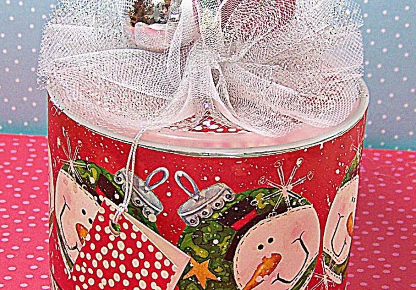How to Make a Cute Christmas Gift Box Out of an Oatmeal Container