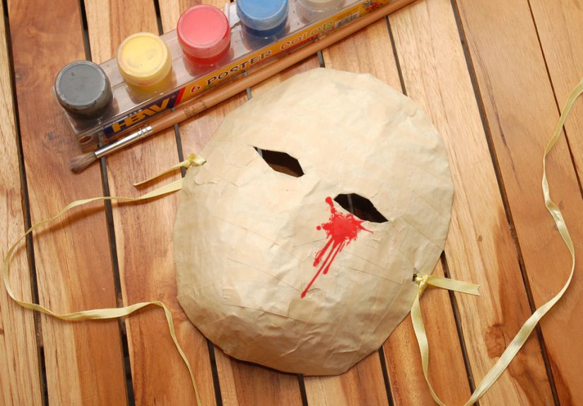 How to Make a Mask out of Tin Foil and Tape: 10 Steps