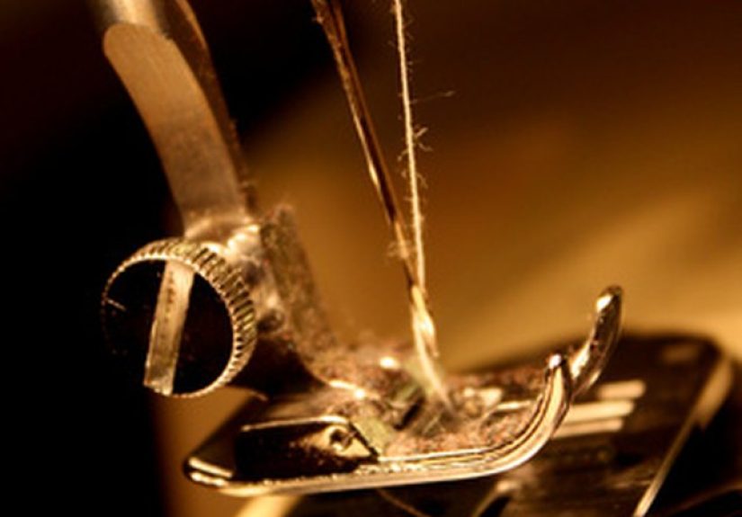 How to Thread a Singer Scholastic 717 Sewing Machine