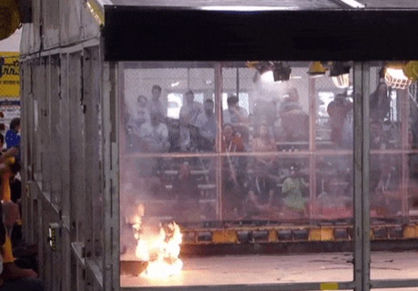 This Flaming Robot Shows Just How Dangerous a Busted Battery Can Be