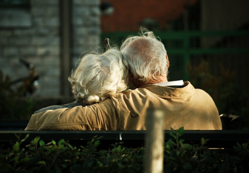 11 Good Old-Fashioned Relationship Habits We Should Bring Back (Before the End of the Year)