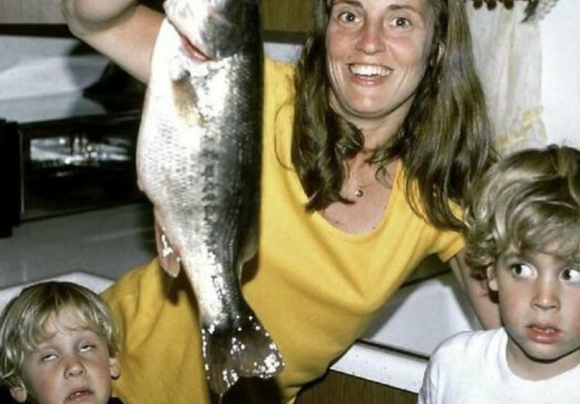 85 Of The Most Awkward Family Pictures That May Accidentally Punch You In The Heart