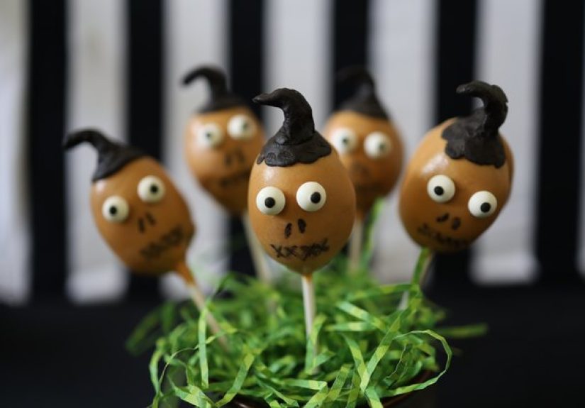 DIY Shrunken Head Cake Pops Based on the Film “Beetlejuice”